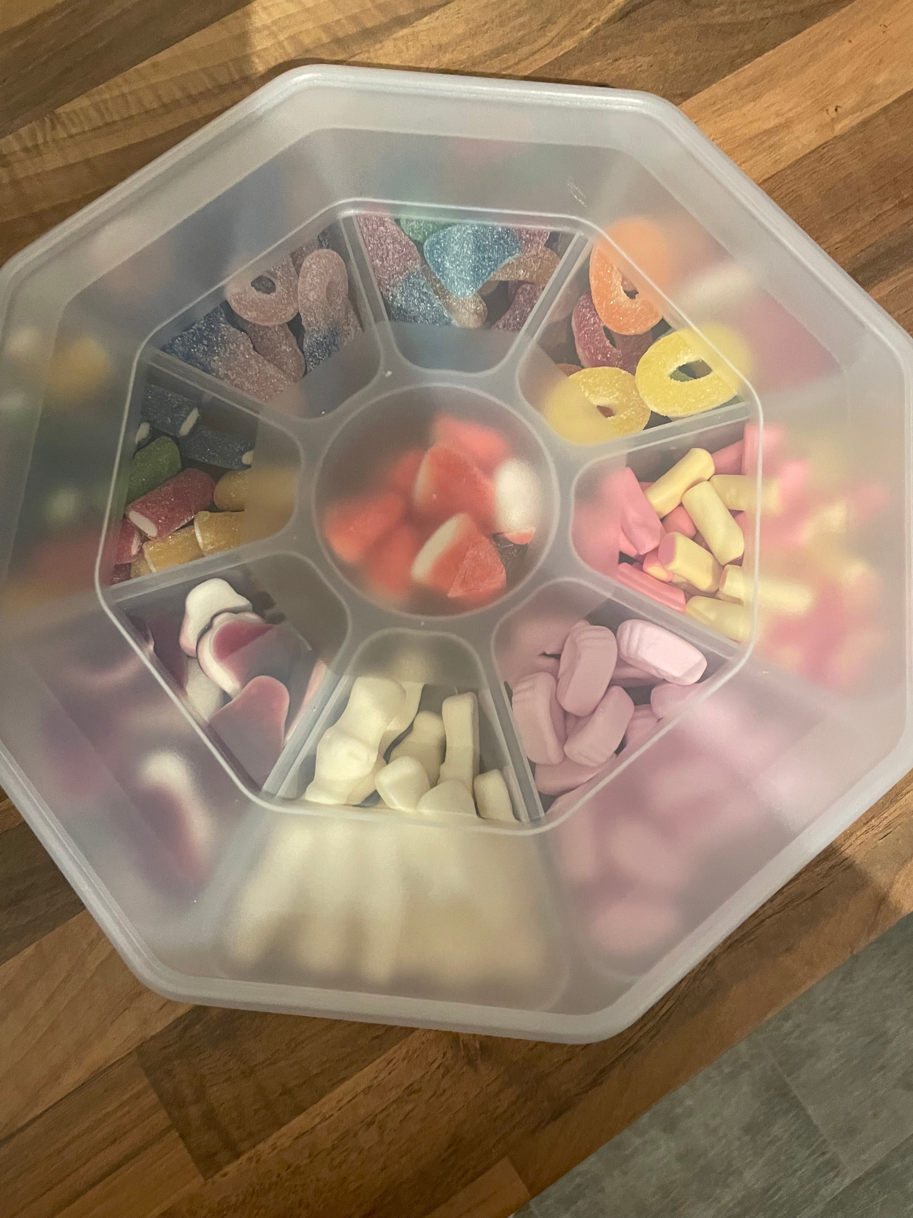 Large Sweet platter £15.99 mix may vary. Please email if you would like a specific mix. ross.sweettreats@gmail.com