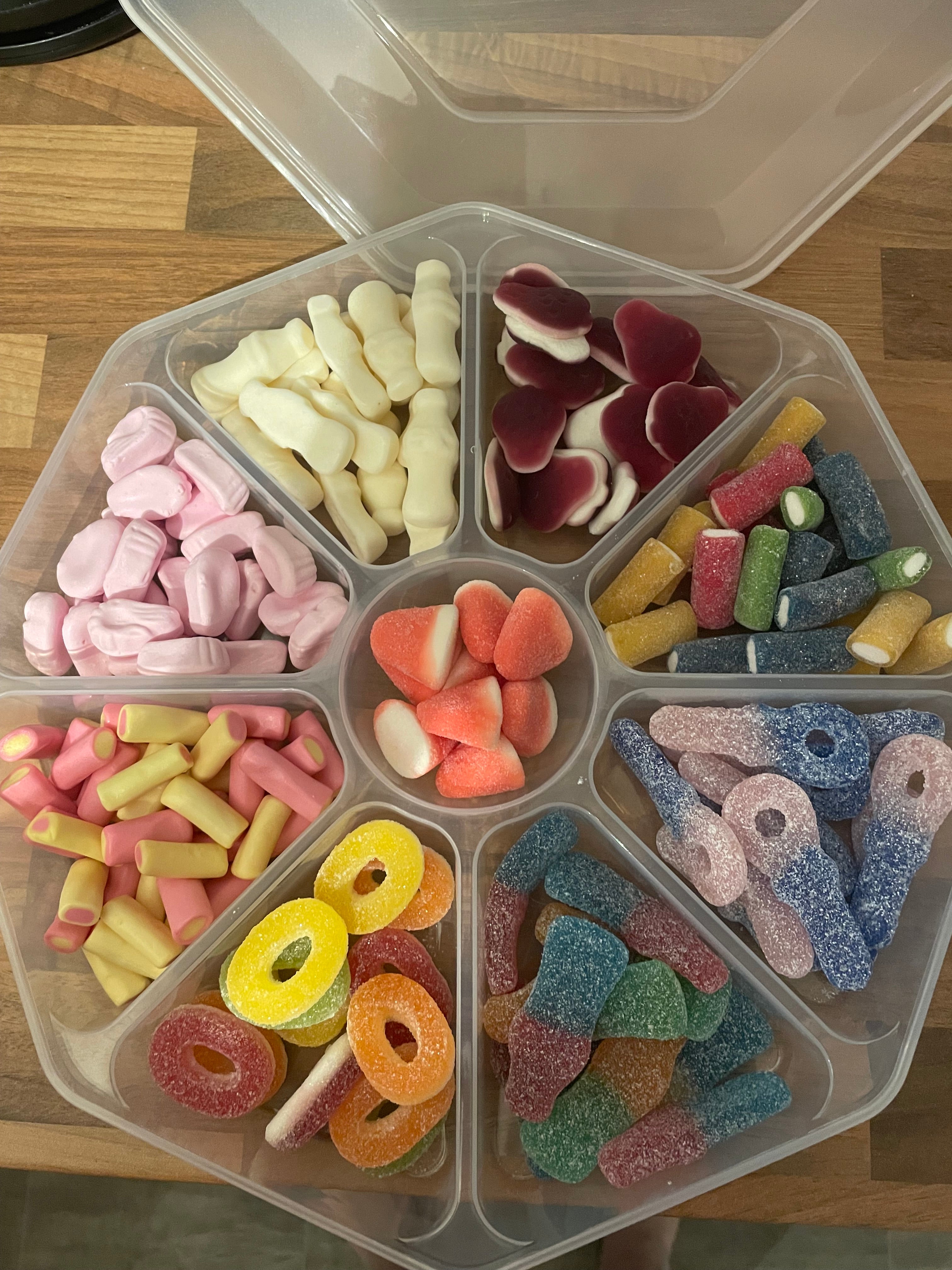 Large Sweet platter £15.99 mix may vary. Please email if you would like a specific mix. ross.sweettreats@gmail.com